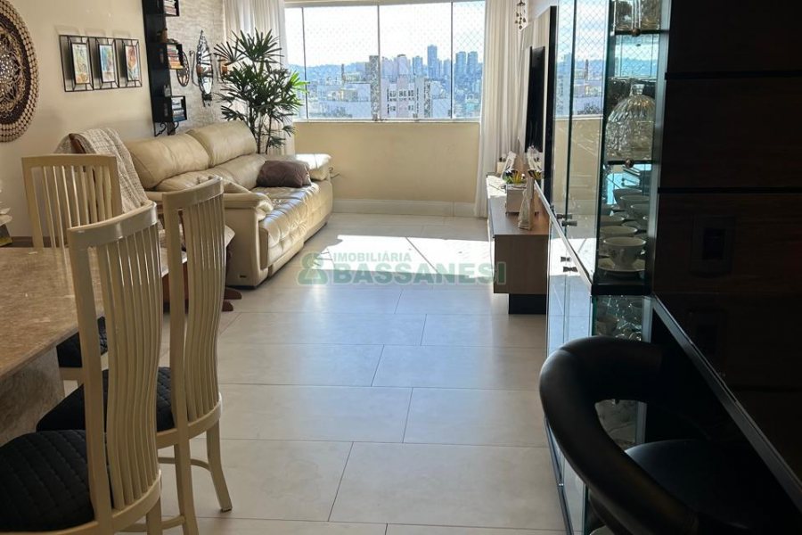 Apartamento com 94m², 3 dormitórios, 2 vagas, no bairro Rio Branco em Caxias do Sul para Comprar