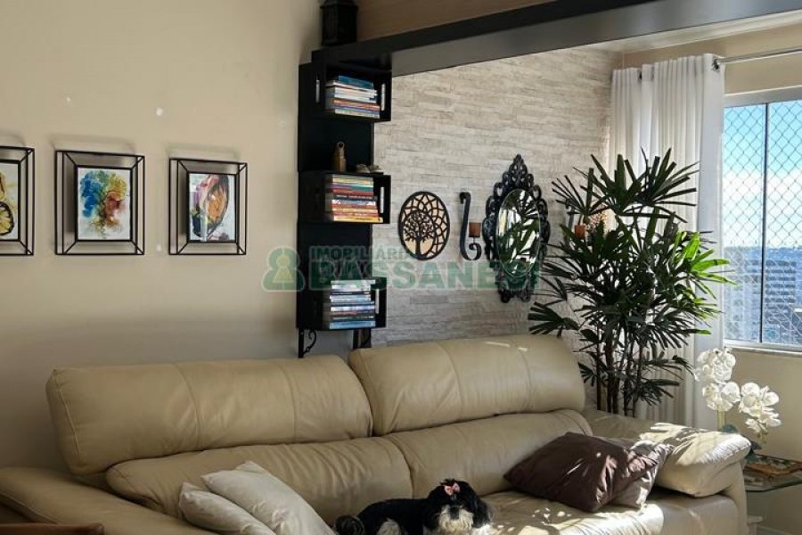 Apartamento com 94m², 3 dormitórios, 2 vagas, no bairro Rio Branco em Caxias do Sul para Comprar