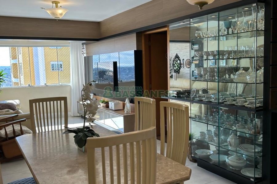 Apartamento com 94m², 3 dormitórios, 2 vagas, no bairro Rio Branco em Caxias do Sul para Comprar