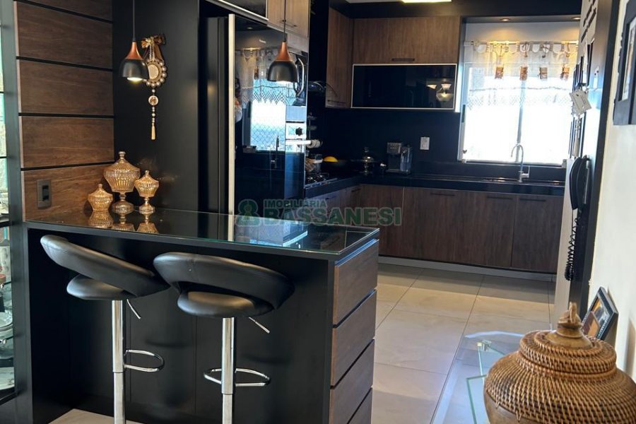 Apartamento com 94m², 3 dormitórios, 2 vagas, no bairro Rio Branco em Caxias do Sul para Comprar