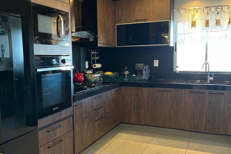 Apartamento com 94m², 3 dormitórios, 2 vagas, no bairro Rio Branco em Caxias do Sul para Comprar