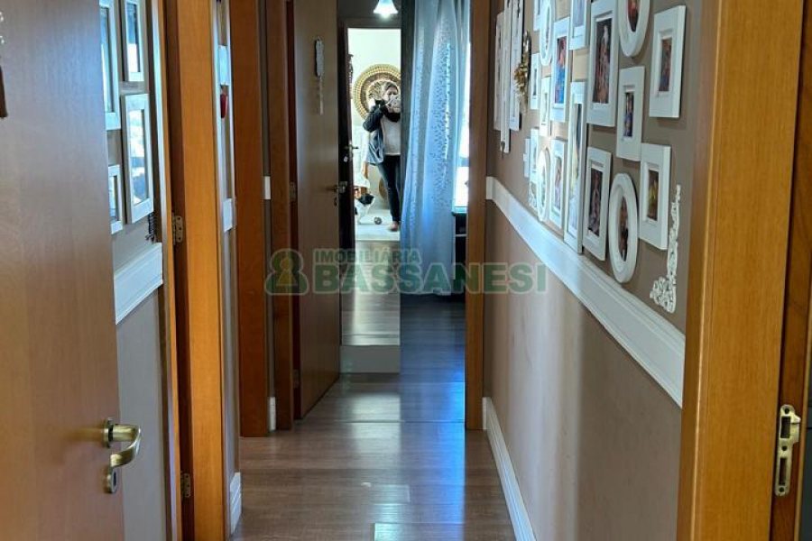 Apartamento com 94m², 3 dormitórios, 2 vagas, no bairro Rio Branco em Caxias do Sul para Comprar