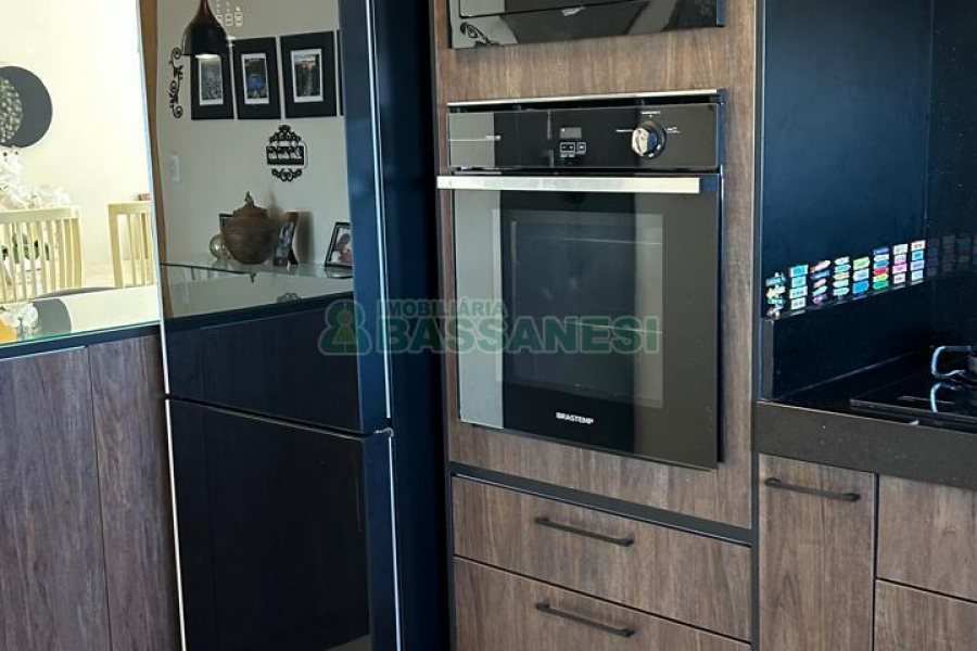 Apartamento com 94m², 3 dormitórios, 2 vagas, no bairro Rio Branco em Caxias do Sul para Comprar