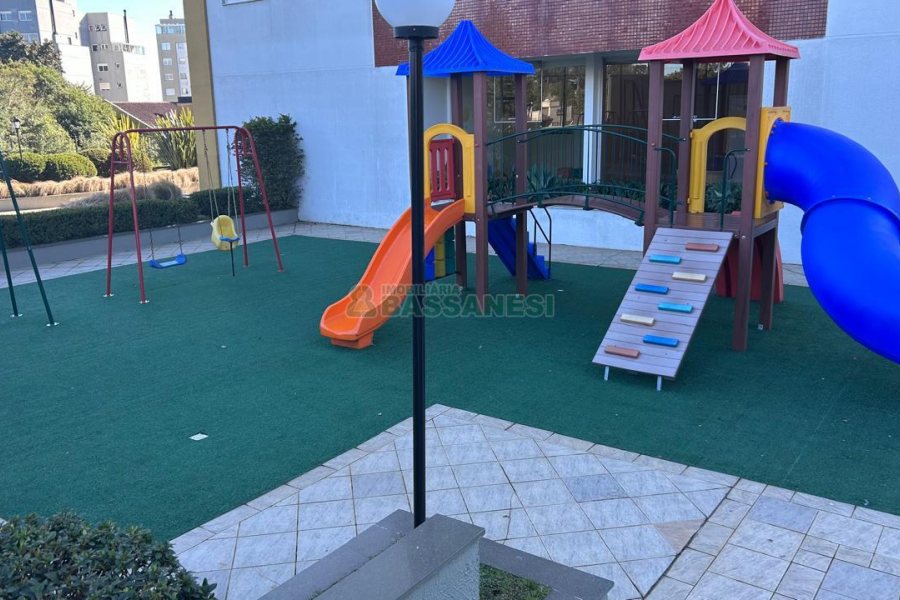 Apartamento com 94m², 3 dormitórios, 2 vagas, no bairro Rio Branco em Caxias do Sul para Comprar