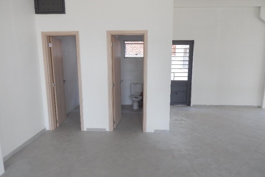 Loja com 225m², no bairro Vinhedos em Caxias do Sul para Comprar