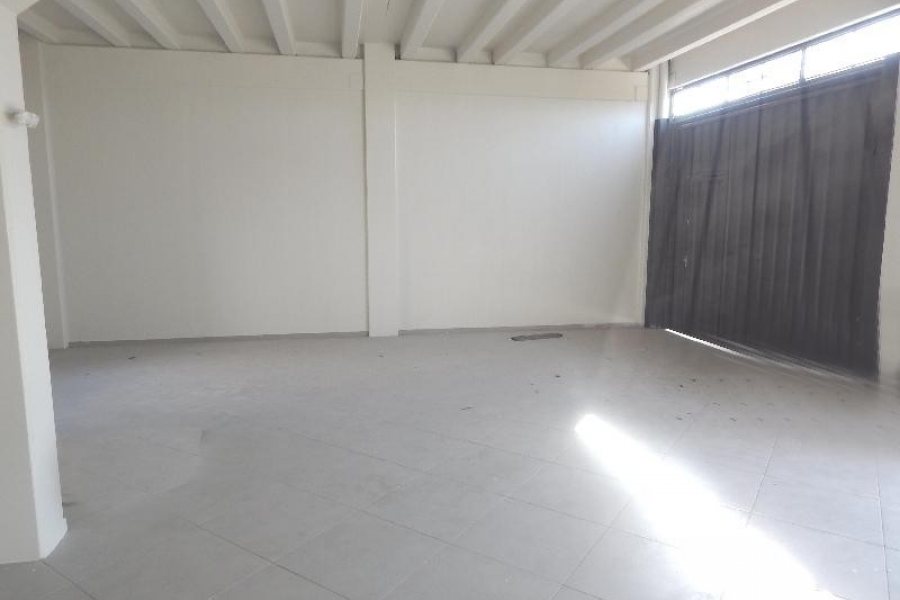 Loja com 225m², no bairro Vinhedos em Caxias do Sul para Comprar