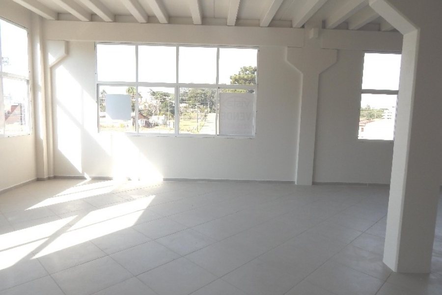 Loja com 225m², no bairro Vinhedos em Caxias do Sul para Comprar