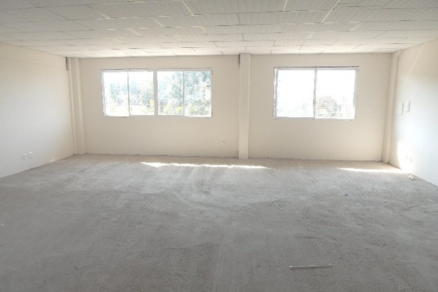 Sala com 85m², no bairro Vinhedos em Caxias do Sul para Comprar