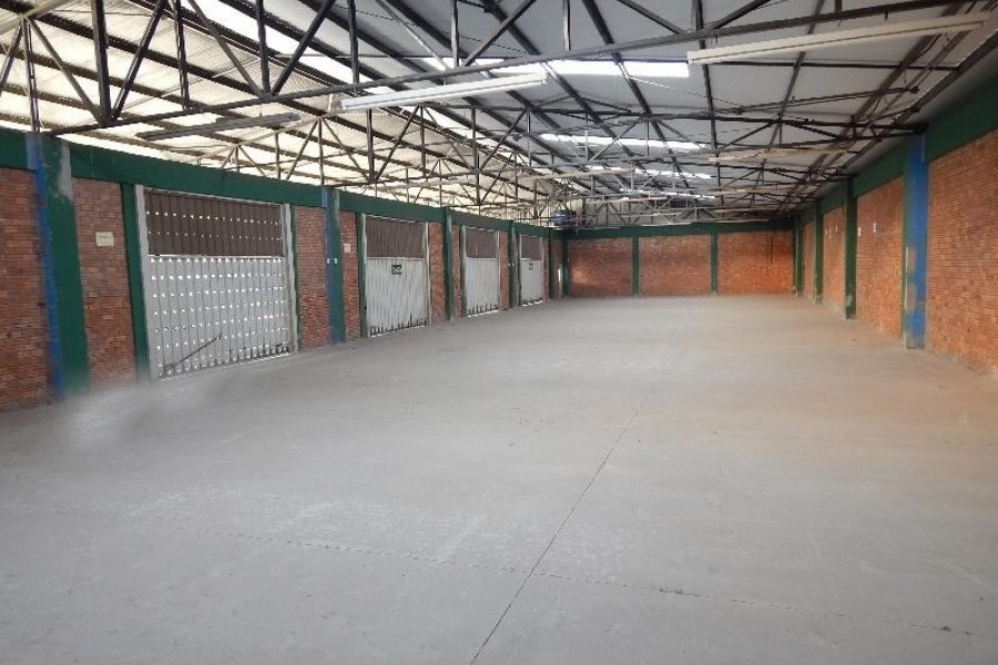 Pavilhão com 1397m², no bairro São José em Caxias do Sul para Alugar