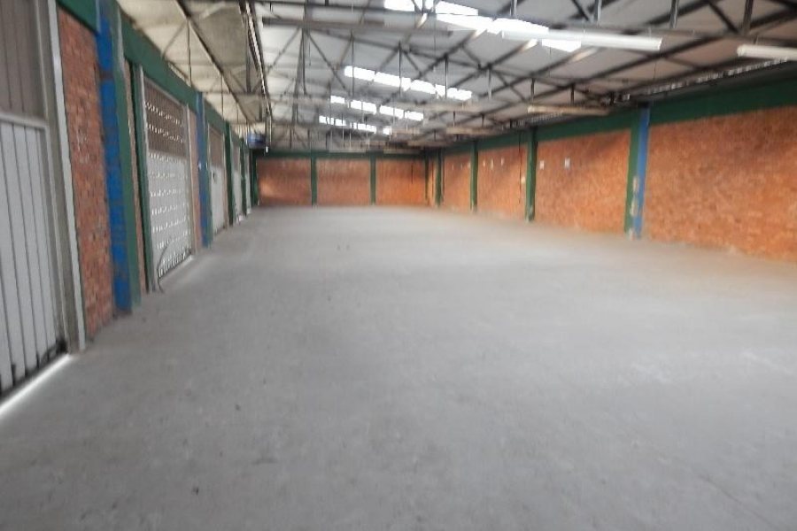 Pavilhão com 1397m², no bairro São José em Caxias do Sul para Alugar