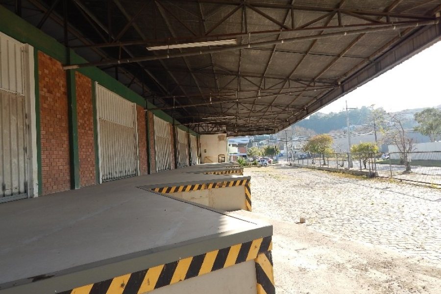 Pavilhão com 1397m², no bairro São José em Caxias do Sul para Alugar