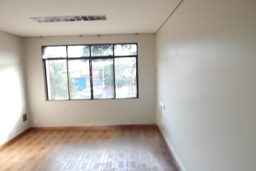 Pavilhão com 1397m², no bairro São José em Caxias do Sul para Alugar