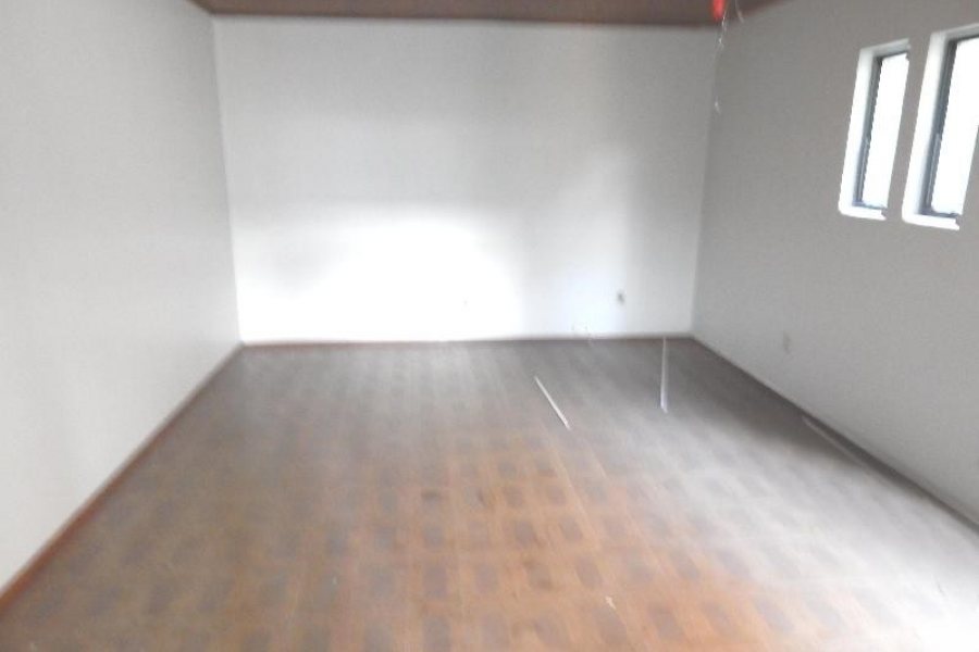 Pavilhão com 1397m², no bairro São José em Caxias do Sul para Alugar