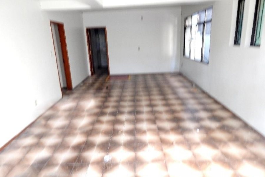 Pavilhão com 1397m², no bairro São José em Caxias do Sul para Alugar