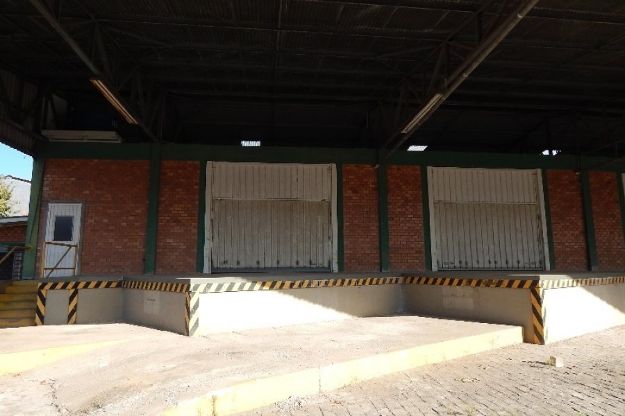 Pavilhão com 1397m², no bairro São José em Caxias do Sul para Alugar