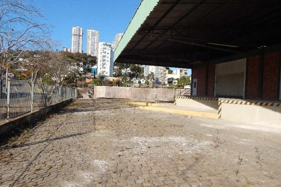 Pavilhão com 1397m², no bairro São José em Caxias do Sul para Alugar