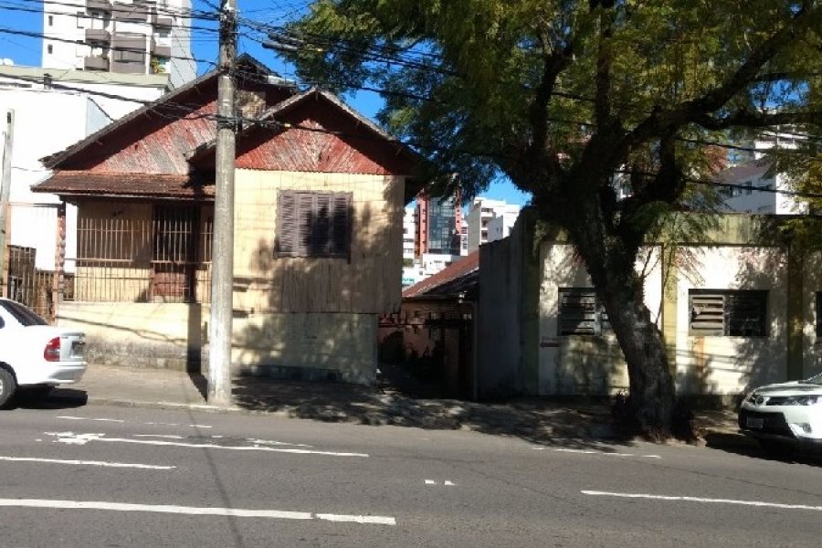 Casa com 600m², 3 dormitórios, 1 vaga, no bairro São Pelegrino em Caxias do Sul para Comprar