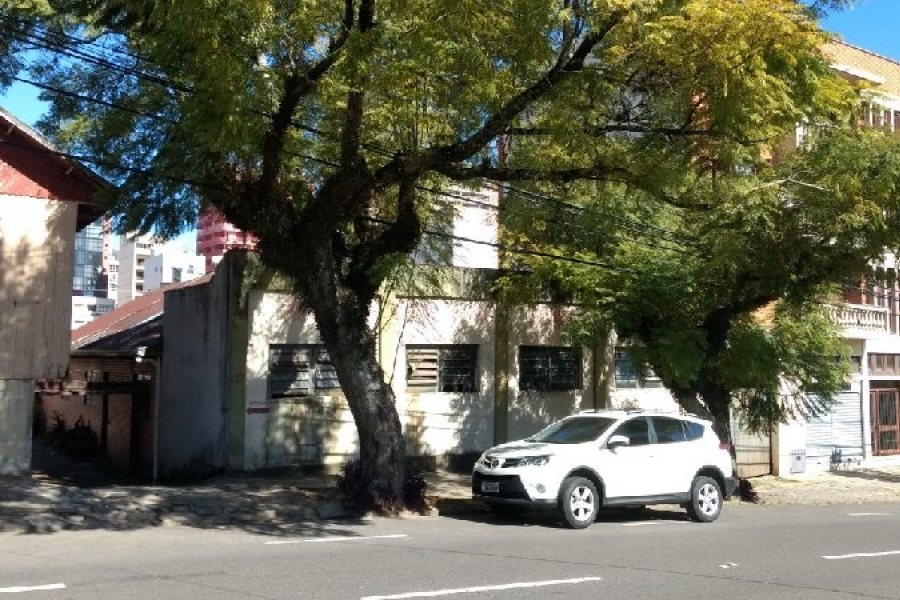 Casa com 600m², 3 dormitórios, 1 vaga, no bairro São Pelegrino em Caxias do Sul para Comprar