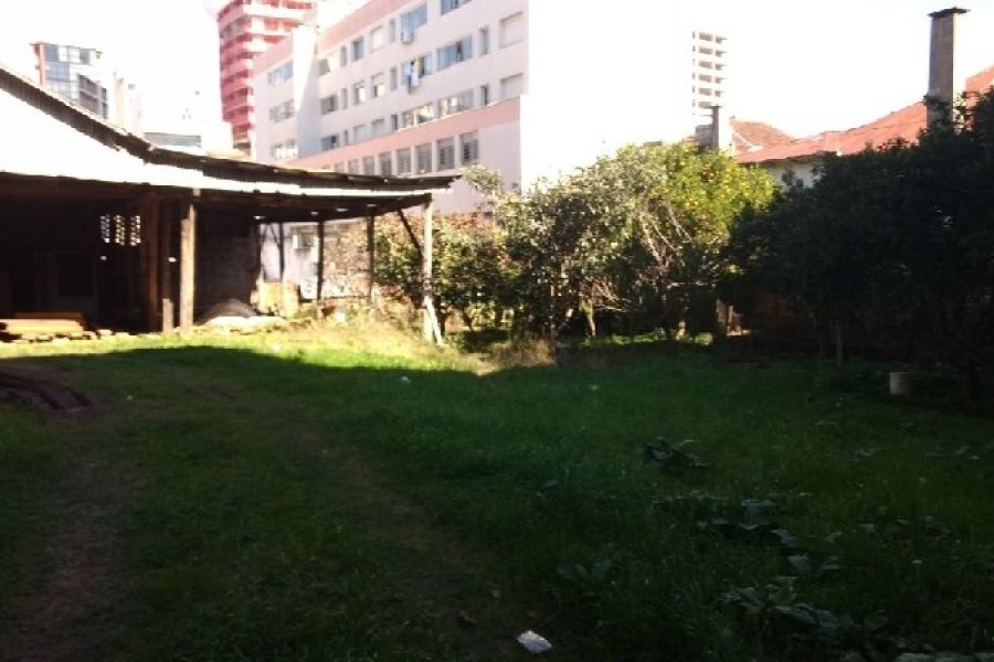 Casa com 600m², 3 dormitórios, 1 vaga, no bairro São Pelegrino em Caxias do Sul para Comprar