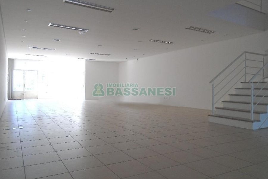Loja com 500m², no bairro Villagio Iguatemi em Caxias do Sul para Alugar