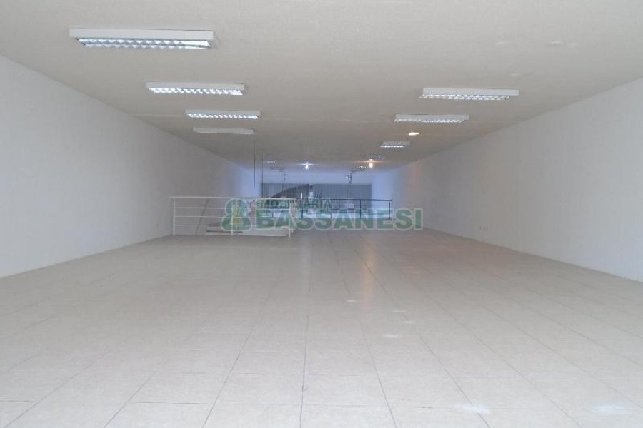 Loja com 500m², no bairro Villagio Iguatemi em Caxias do Sul para Alugar