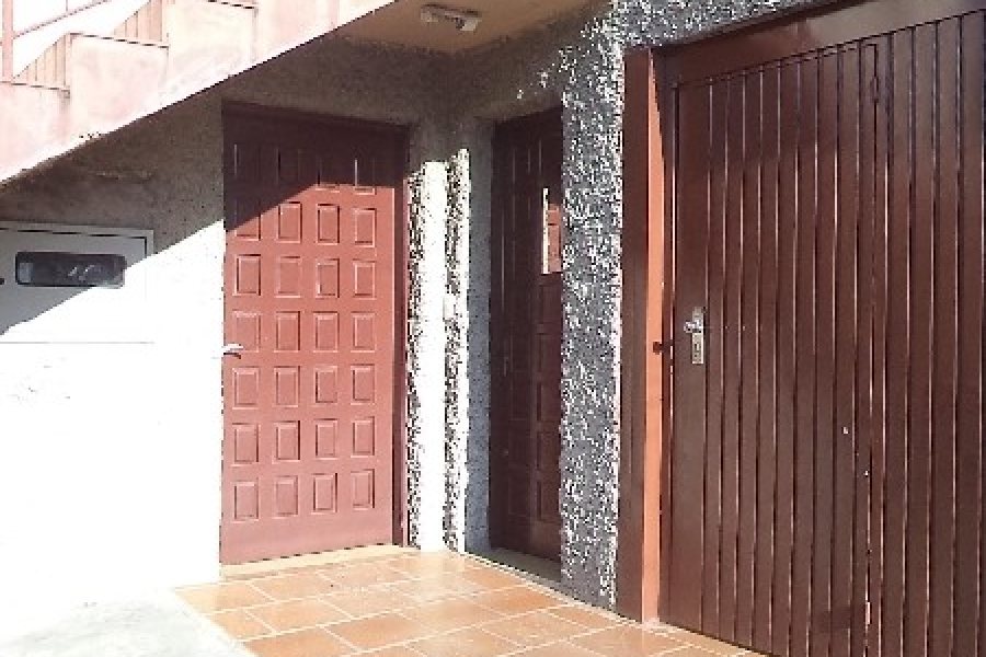 Casa com 160m², 6 dormitórios, 1 vaga, no bairro Pio X em Caxias do Sul para Comprar