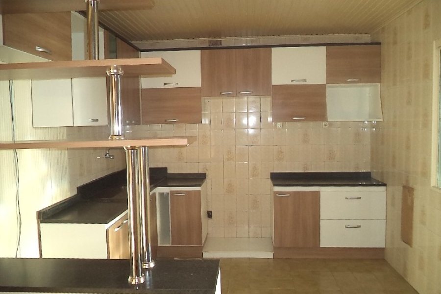 Casa com 160m², 6 dormitórios, 1 vaga, no bairro Pio X em Caxias do Sul para Comprar