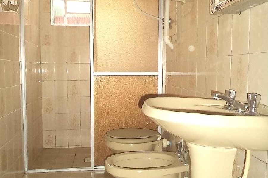 Casa com 160m², 6 dormitórios, 1 vaga, no bairro Pio X em Caxias do Sul para Comprar