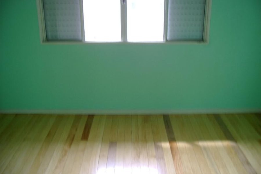 Casa com 160m², 6 dormitórios, 1 vaga, no bairro Pio X em Caxias do Sul para Comprar