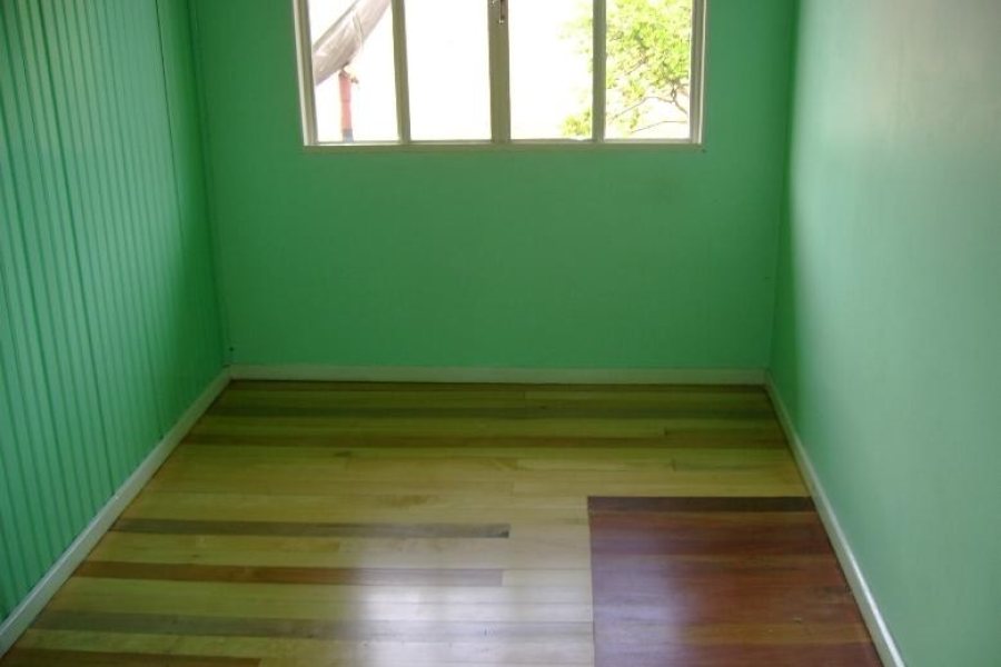 Casa com 160m², 6 dormitórios, 1 vaga, no bairro Pio X em Caxias do Sul para Comprar