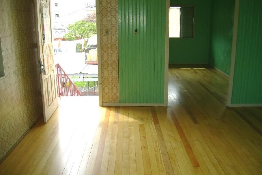 Casa com 160m², 6 dormitórios, 1 vaga, no bairro Pio X em Caxias do Sul para Comprar