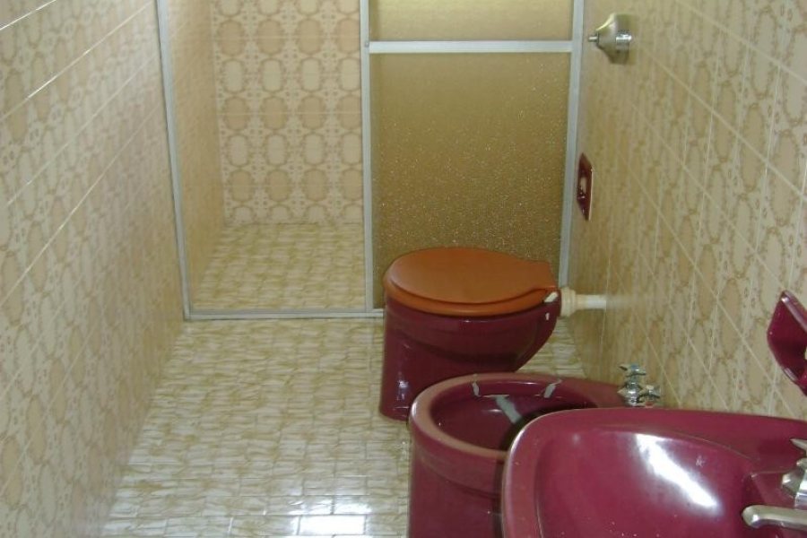 Casa com 160m², 6 dormitórios, 1 vaga, no bairro Pio X em Caxias do Sul para Comprar