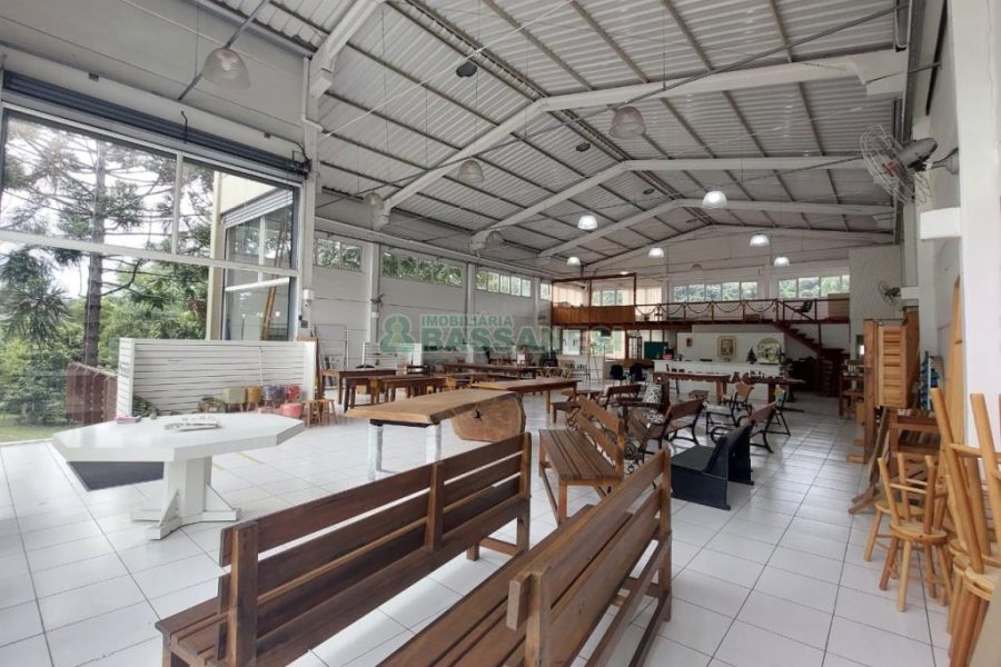 Loja com 350m², no bairro Planalto em Caxias do Sul para Alugar