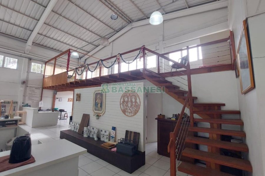 Loja com 350m², no bairro Planalto em Caxias do Sul para Alugar