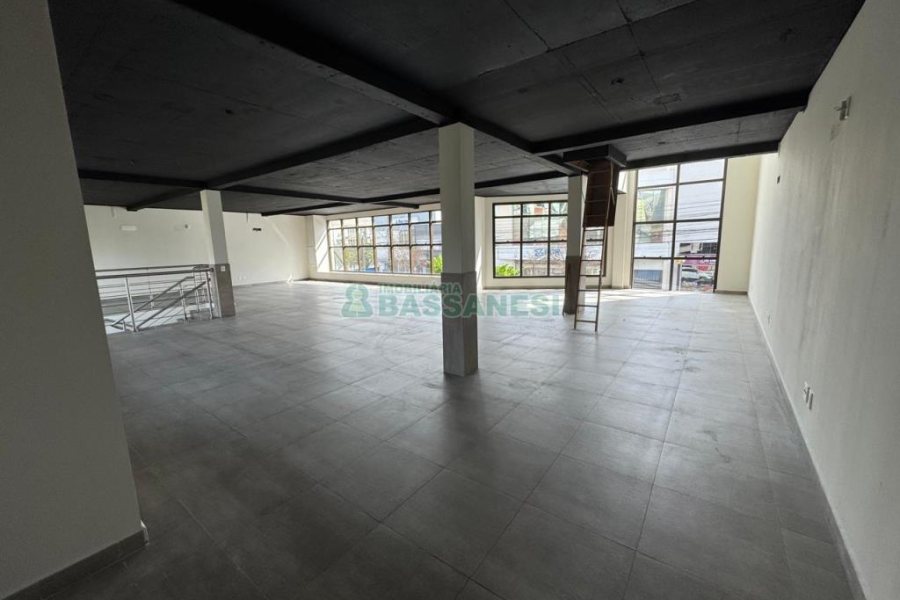 Loja com 527m², no bairro São Pelegrino em Caxias do Sul para Alugar