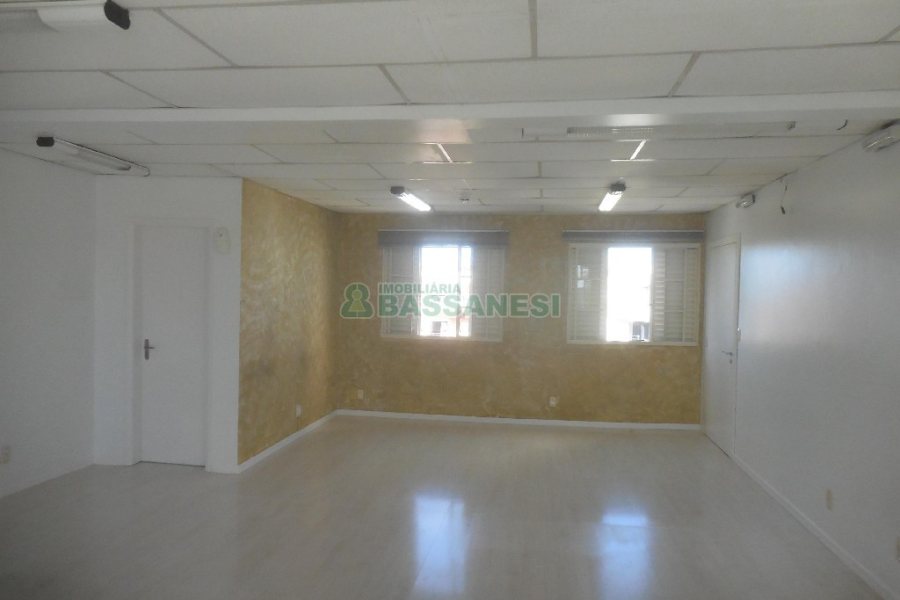 Sala com 61m², no bairro Centro em Caxias do Sul para Comprar