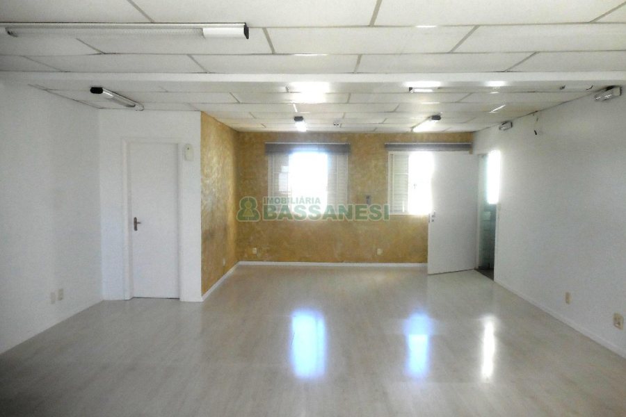 Sala com 61m², no bairro Centro em Caxias do Sul para Comprar