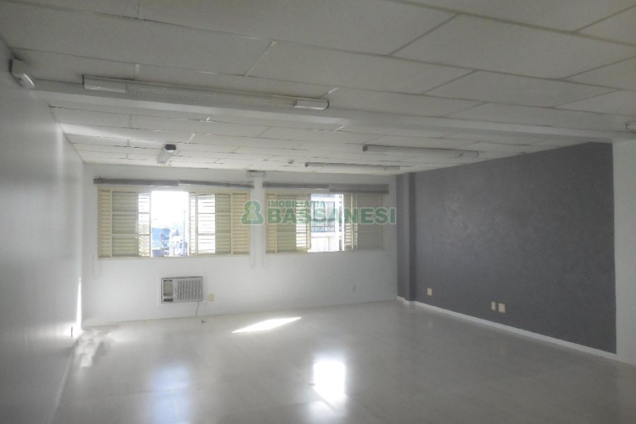 Sala com 61m², no bairro Centro em Caxias do Sul para Comprar