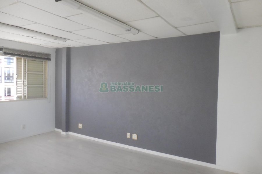 Sala com 61m², no bairro Centro em Caxias do Sul para Comprar