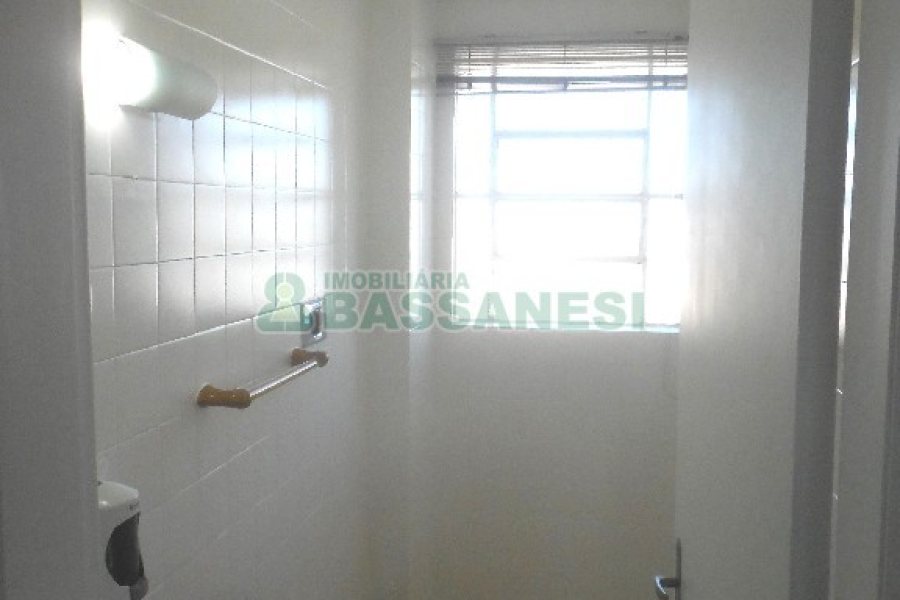 Sala com 61m², no bairro Centro em Caxias do Sul para Comprar