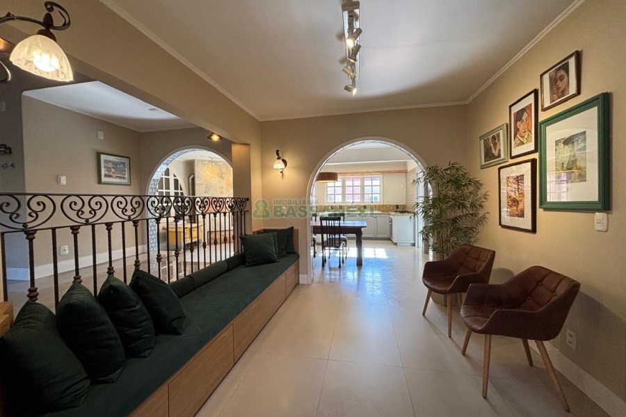 Apartamento com 190m², 3 dormitórios, 2 vagas, no bairro Madureira em Caxias do Sul para Alugar