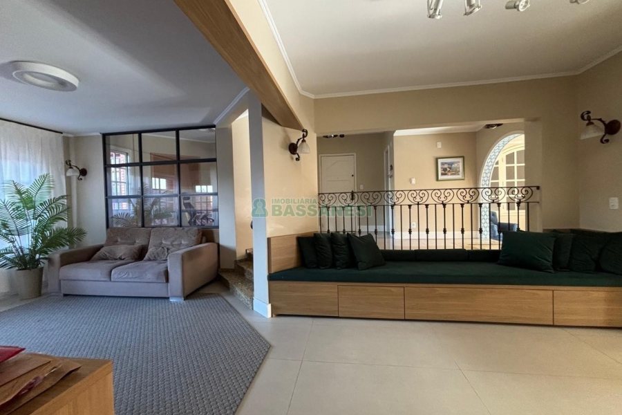 Apartamento com 190m², 3 dormitórios, 2 vagas, no bairro Madureira em Caxias do Sul para Alugar