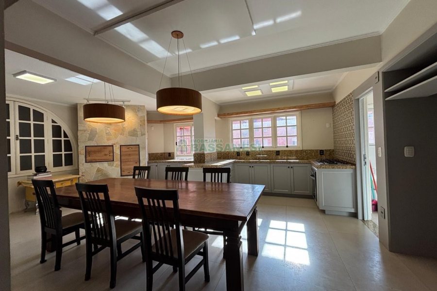 Apartamento com 190m², 3 dormitórios, 2 vagas, no bairro Madureira em Caxias do Sul para Alugar