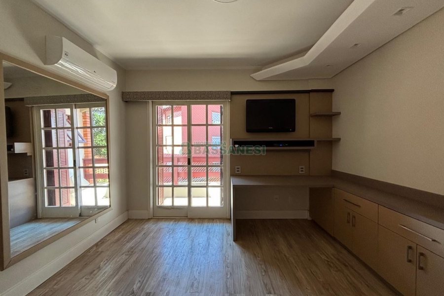 Apartamento com 190m², 3 dormitórios, 2 vagas, no bairro Madureira em Caxias do Sul para Alugar