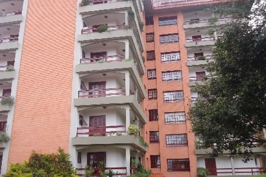 Apartamento com 190m², 3 dormitórios, 2 vagas, no bairro Madureira em Caxias do Sul para Alugar