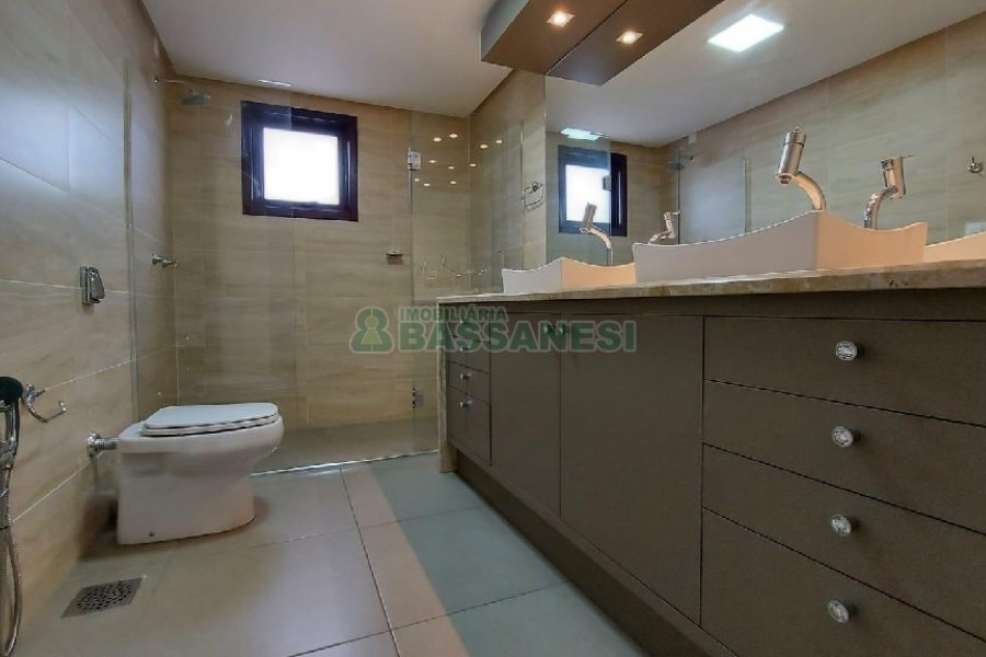 Apto/Cobertura com 250m², 3 dormitórios, 2 vagas, no bairro Petrópolis em Caxias do Sul para Alugar