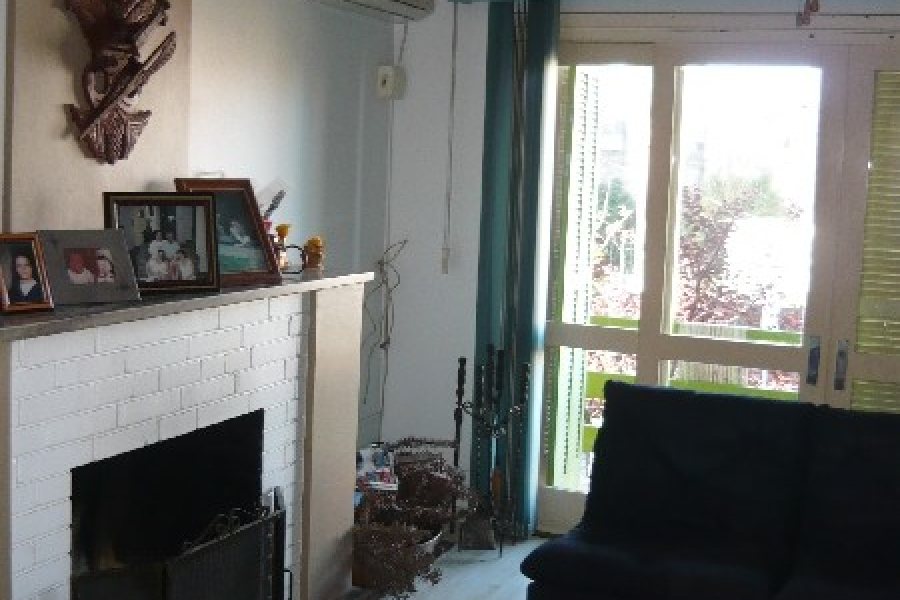 Casa com 280m², 3 dormitórios, 4 vagas, no bairro Lourdes em Caxias do Sul para Comprar