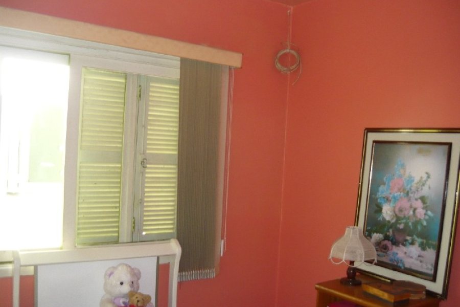 Casa com 280m², 3 dormitórios, 4 vagas, no bairro Lourdes em Caxias do Sul para Comprar