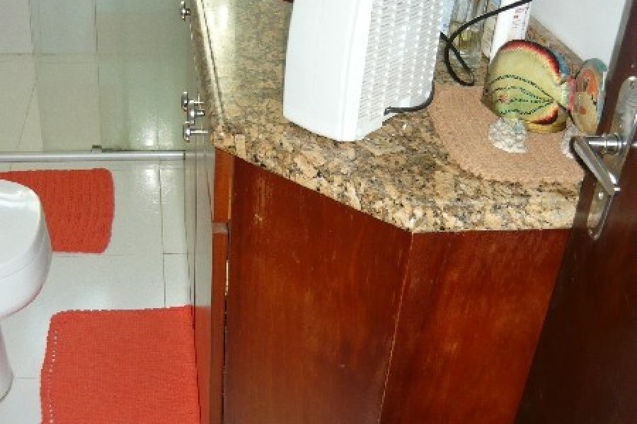 Casa com 280m², 3 dormitórios, 4 vagas, no bairro Lourdes em Caxias do Sul para Comprar