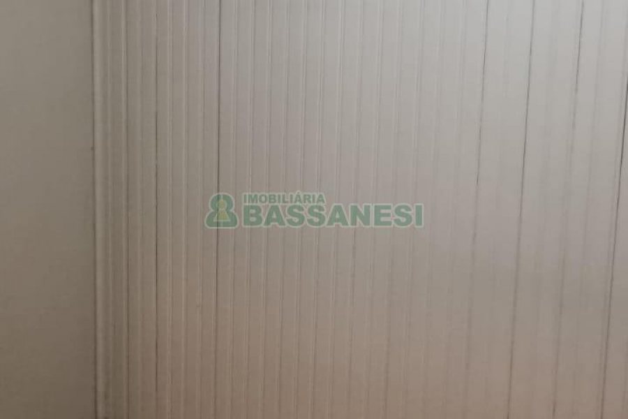 Casa com 200m², 6 dormitórios, 1 vaga, no bairro Centro em Caxias do Sul para Comprar